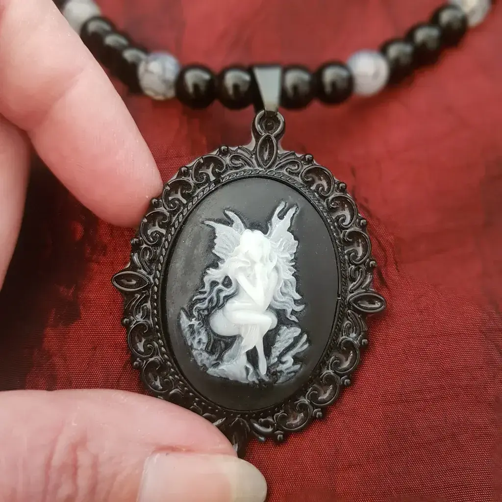 Collier de perles féerie gothique romantique