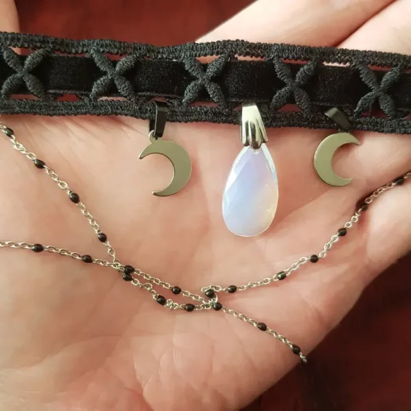 Collier ras de cou lune et opale