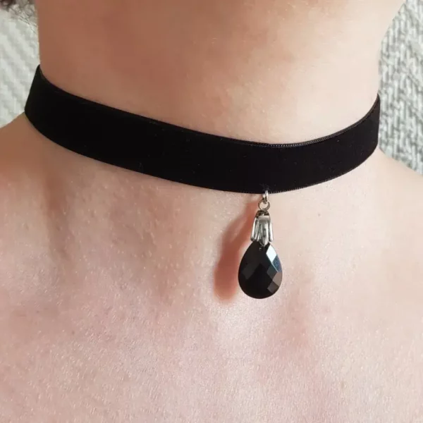 Collier ras de cou noir avec pierre d'obsidienne