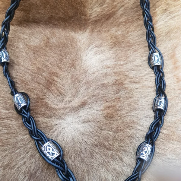 collier en cuir tresse runes viking et mjollnir.3