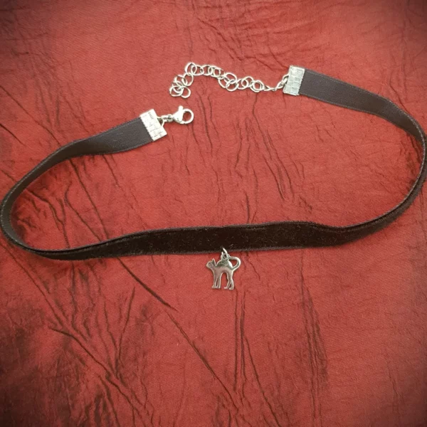 collier ras de cou chat de sorciere.3