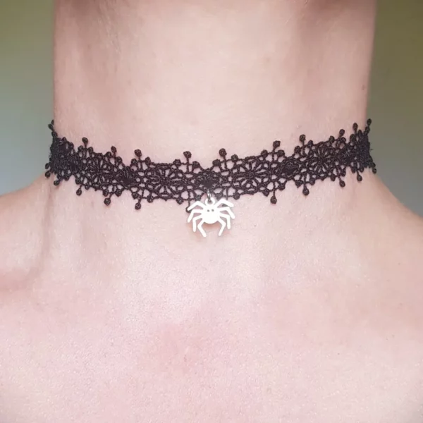 Collier choker araignée en dentelle noire – Image 3